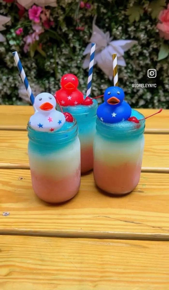 Photo of Frosé White and Blue