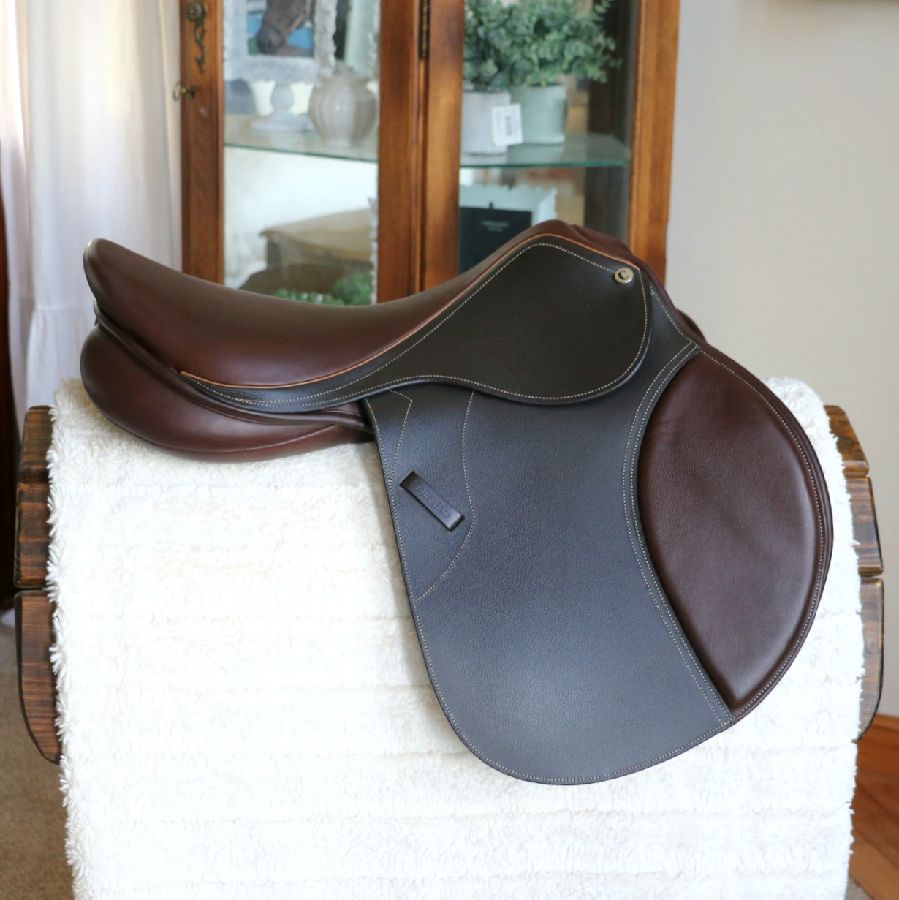NEW 17" Collegiate Graduate Saddle