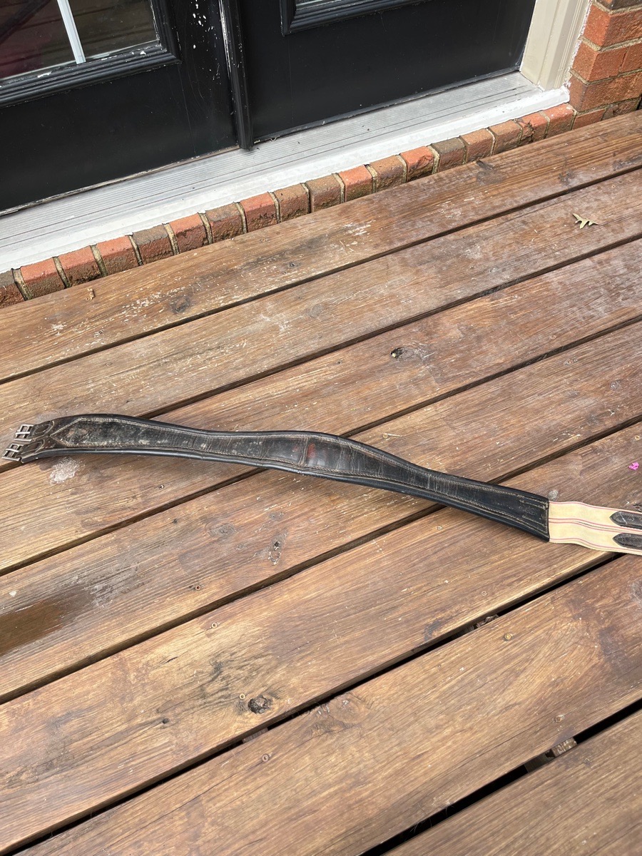 Leather girth with elastic end