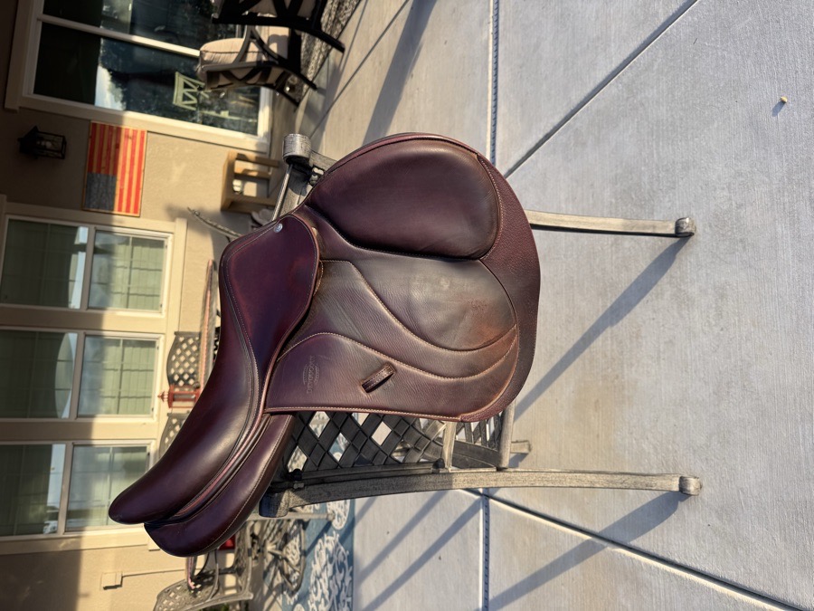 17.5 Devoucoux Saddle
