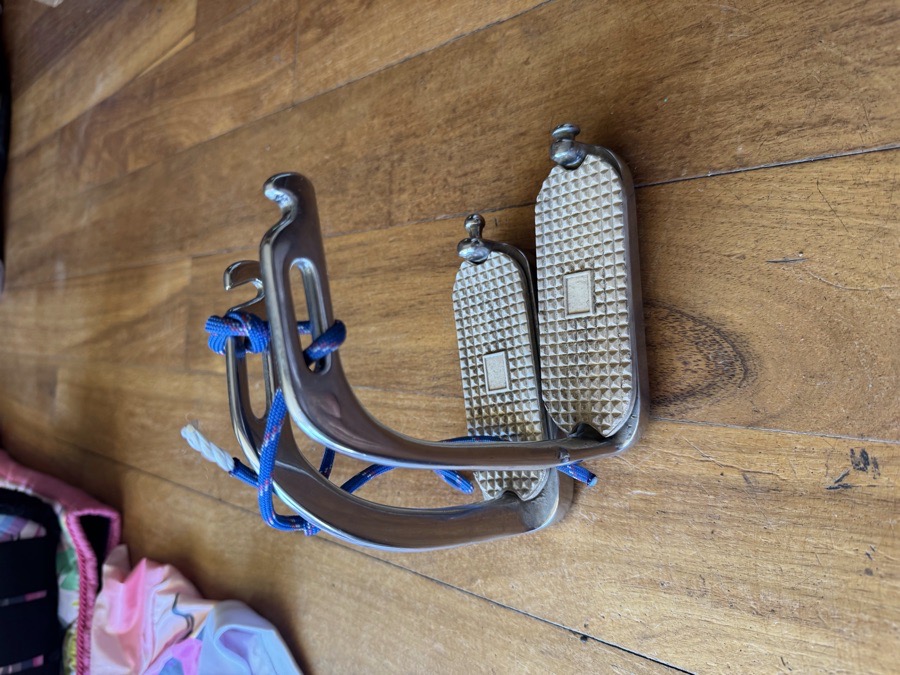  peacock stirrups