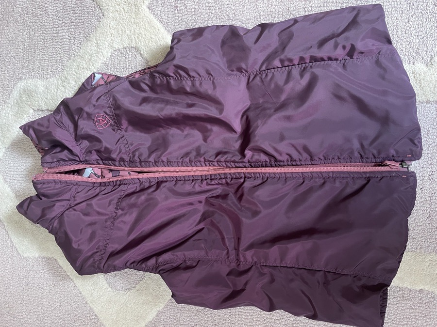 ARIAT girl’s puffy vest sz.M reversible