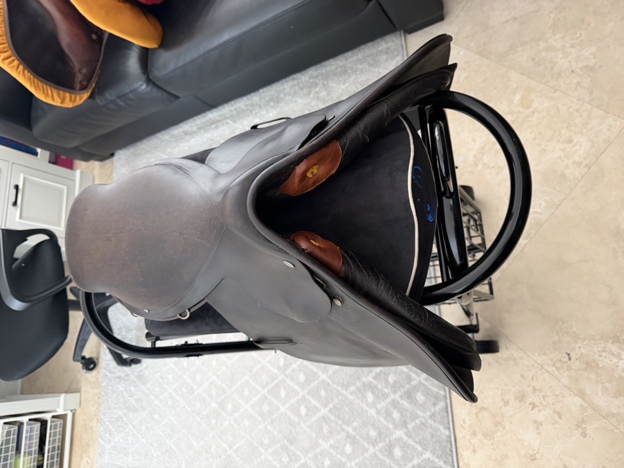Hermes 17.5 Hunter/Jumper Saddle 