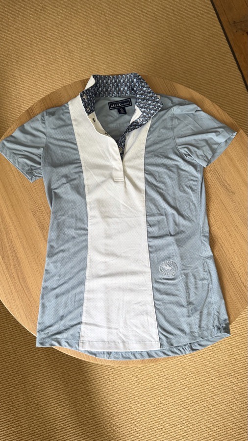 ESSEX CLASSICS Show Outfit