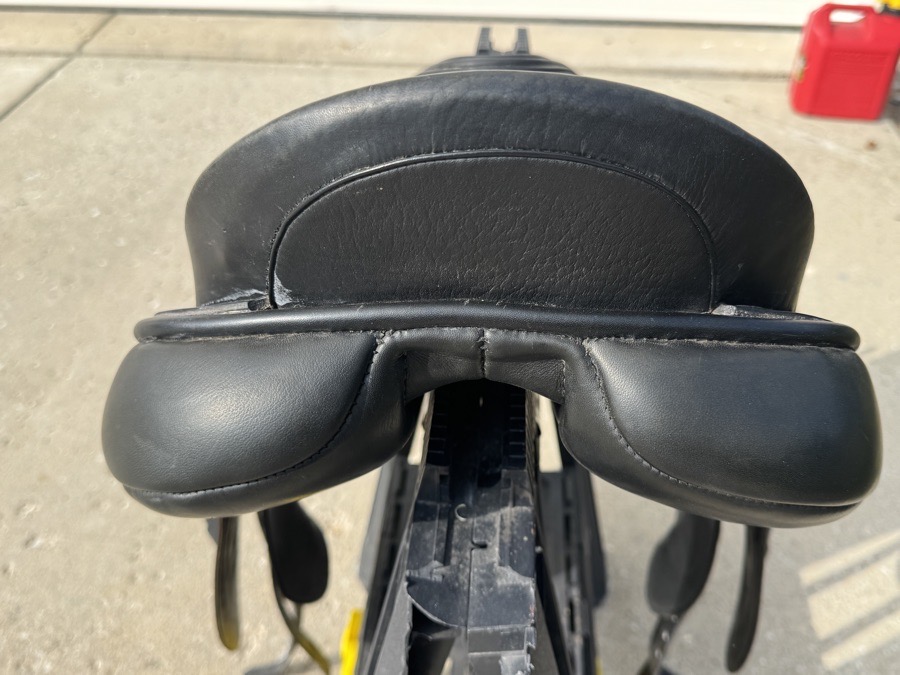 Albion 18” SL dressage saddle, wide tree, beautiful condition