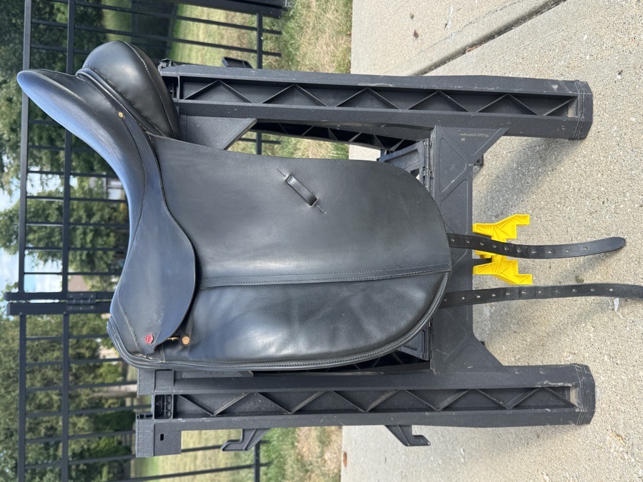 Albion 18” SL dressage saddle, wide tree, beautiful condition