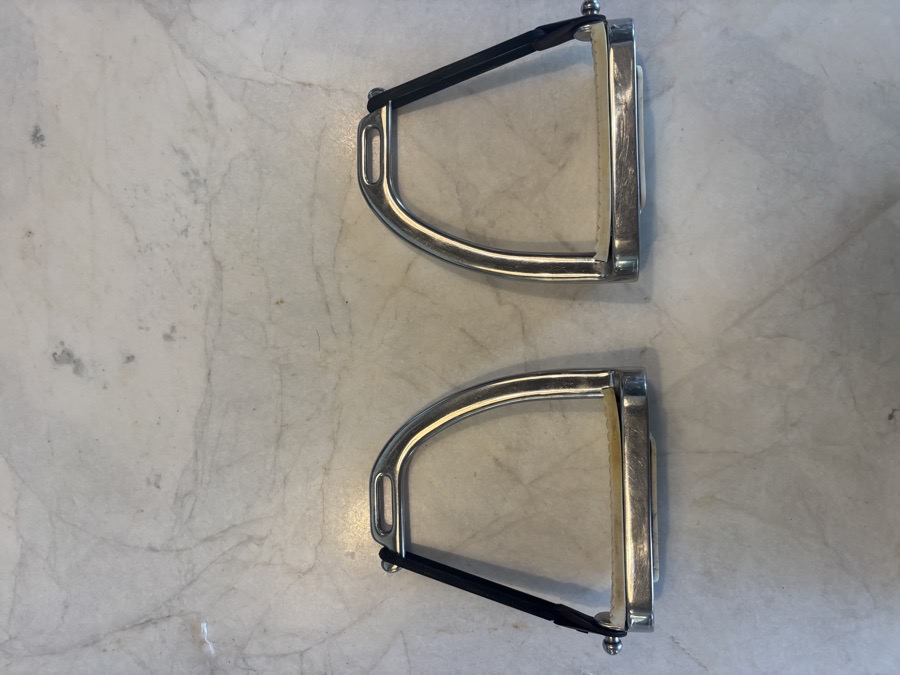 Break away rubber stirrups (4 1/2”)