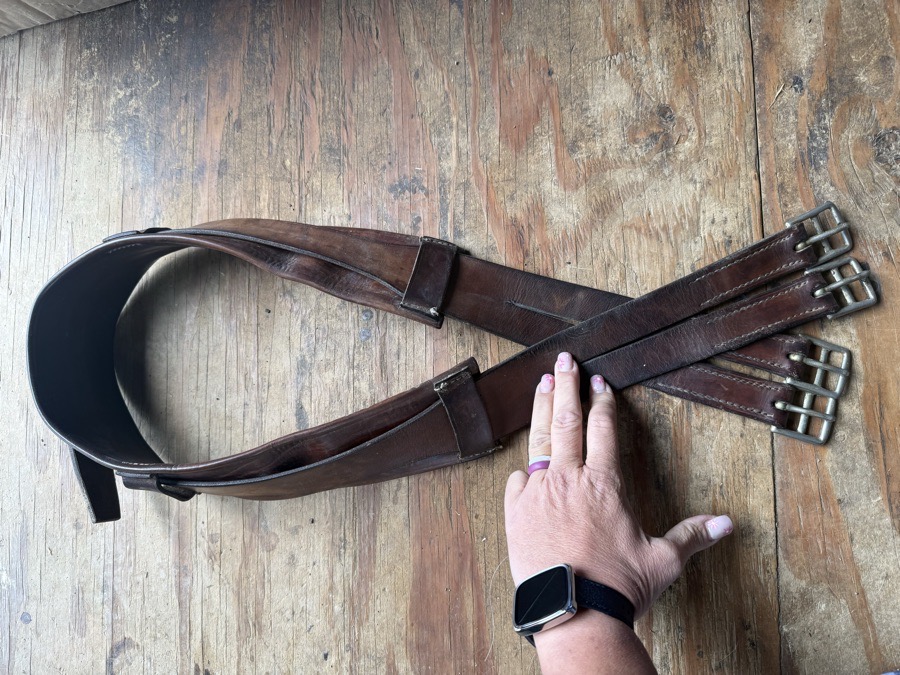 Adjustable leather girth