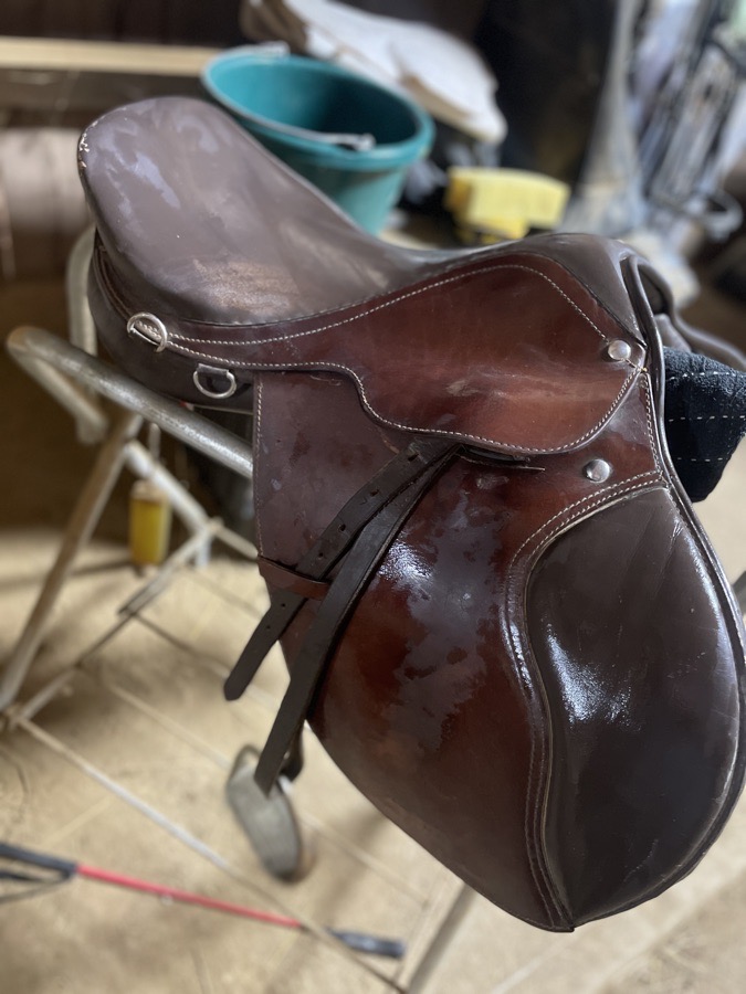 Unknown brand saddle