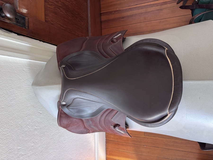 17.5” CWD SE32 Mademoiselle 2Gs Saddle - Full Buffalo - NEW Flaps 2026