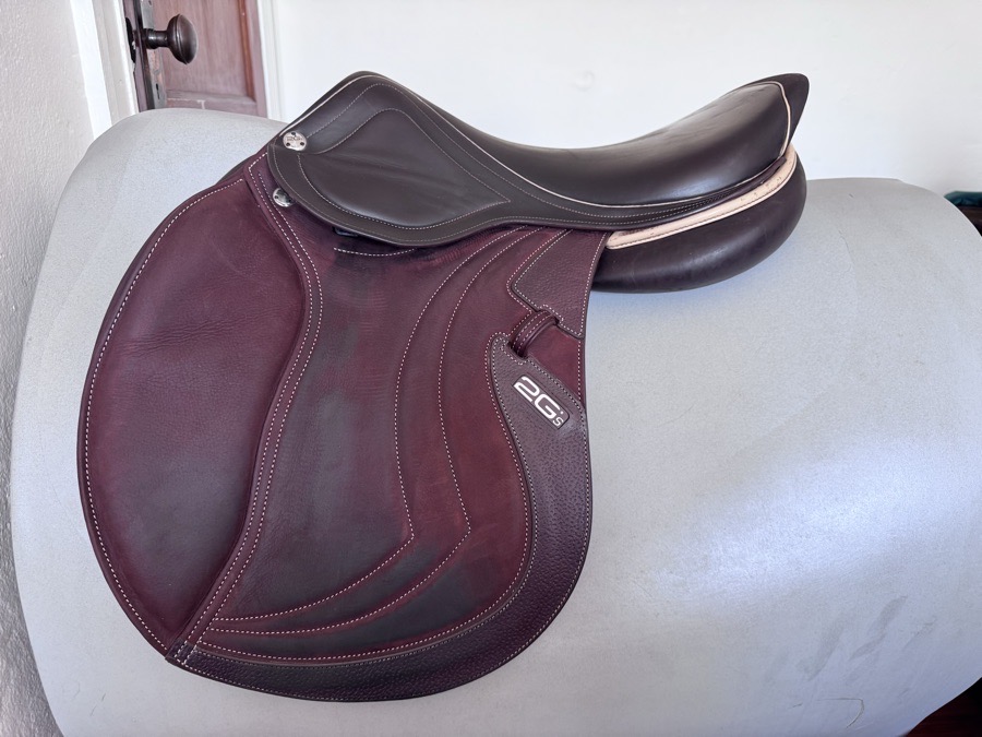 17.5” CWD SE32 Mademoiselle 2Gs Saddle - Full Buffalo - NEW Flaps 2026