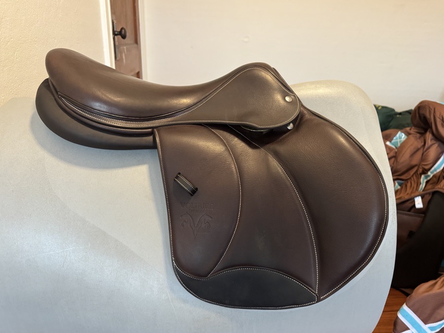 18.5” 2023 Voltaire Palm Beach PRO Saddle - 2AR - Full Buffalo