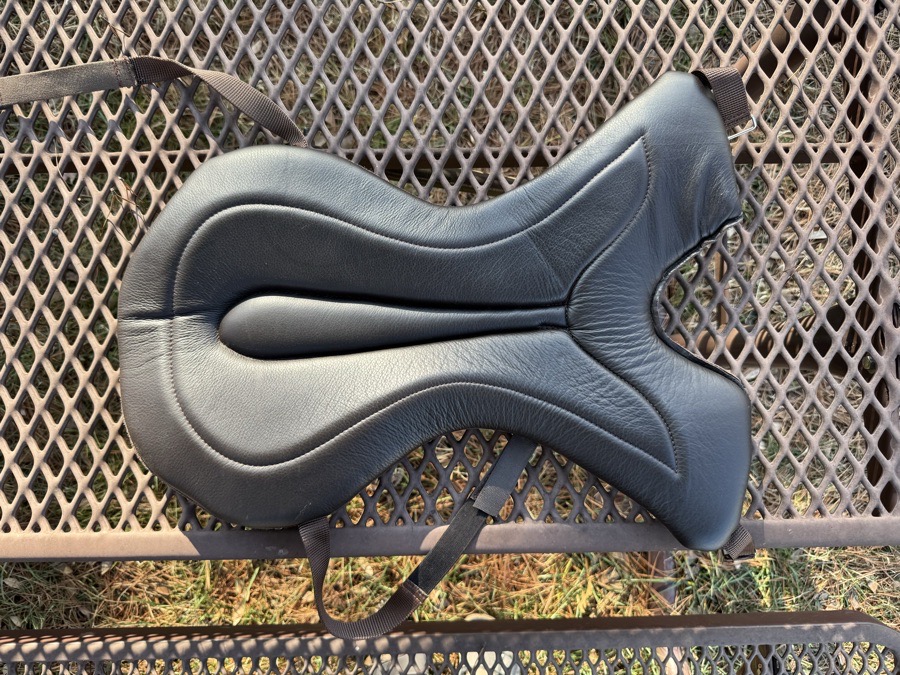 Dark brown cushion for saddle