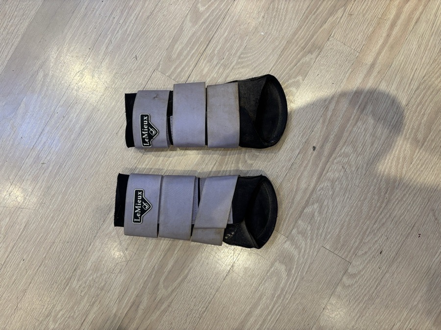 Purple lemieux brushing boots size L