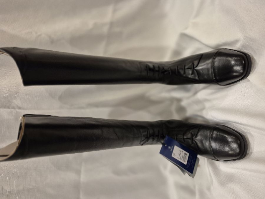ARIAT Boots 8