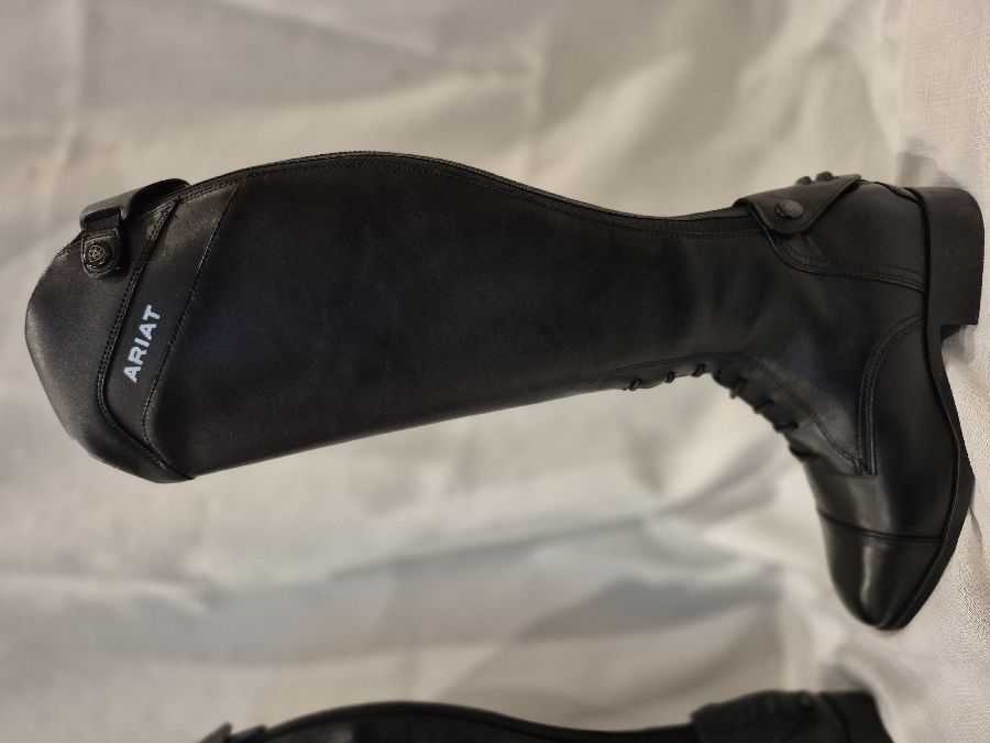 ARIAT Boots 8