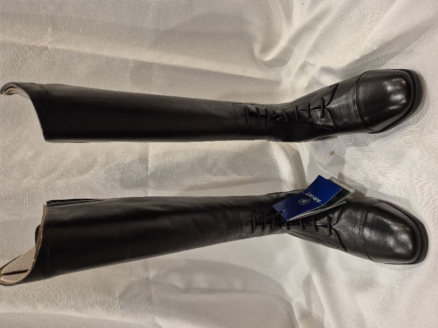 ARIAT Boots 8