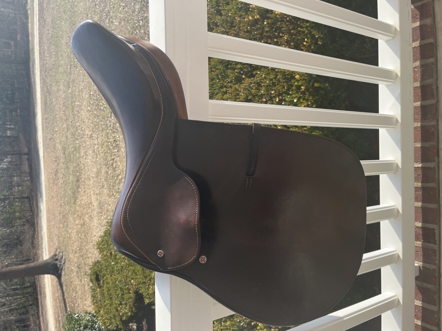 Courbette The Stylist II DL saddle, 16.5" Seat