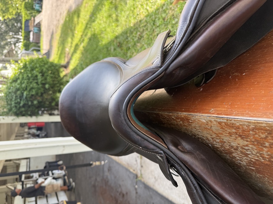 Voltaire Stuttgart saddle - 18.5” brown