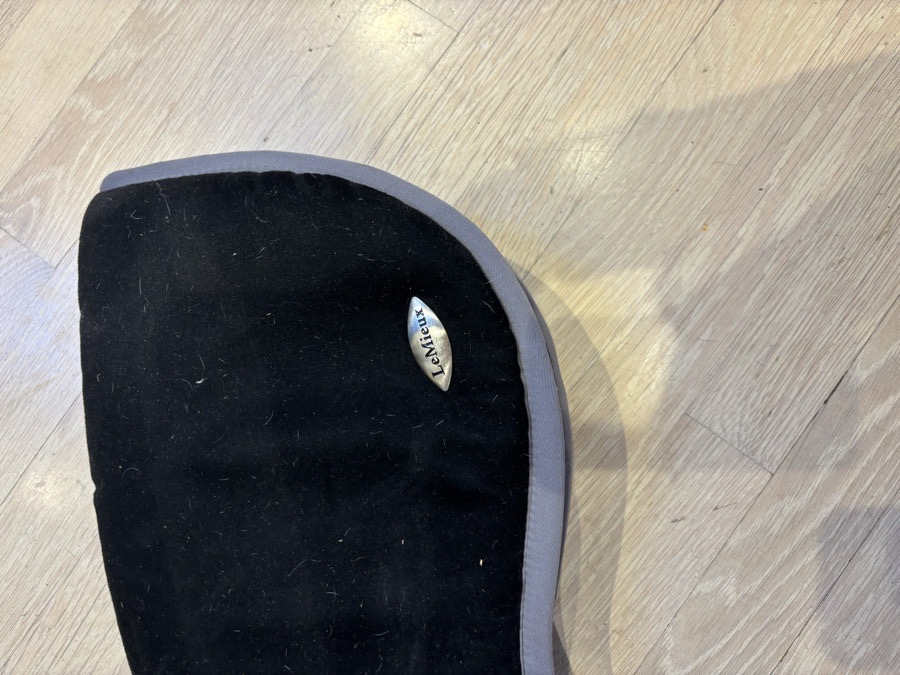 Black foam Lemieux half pad