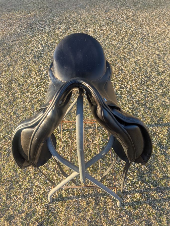 Albion SLK Dressage Saddle 17",