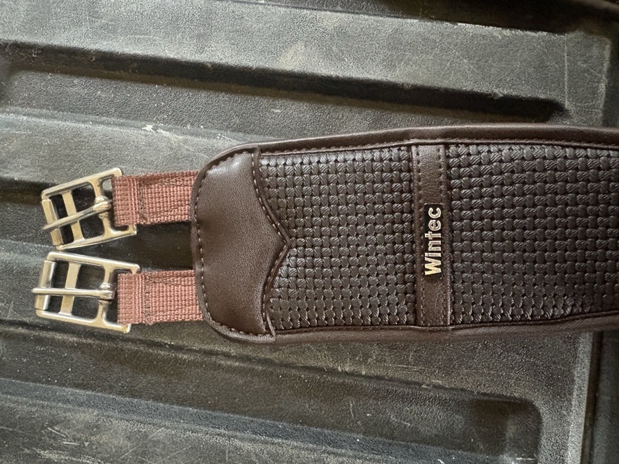 40’’ Chafeless elastic brown Wintec girth