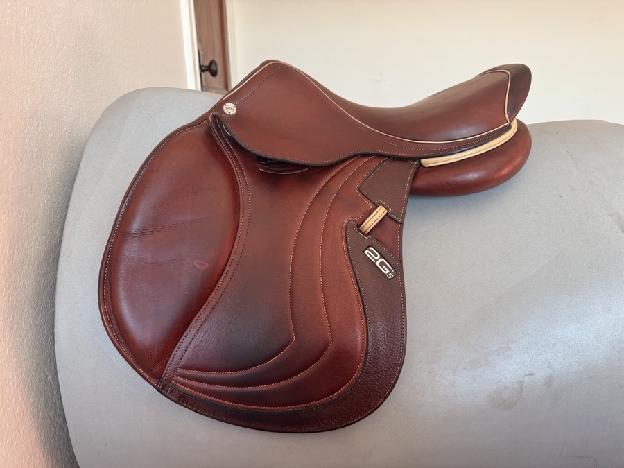 16.5” CWD SE31 Mademoiselle 2Gs Saddle - 2022 - 2L - MINT!