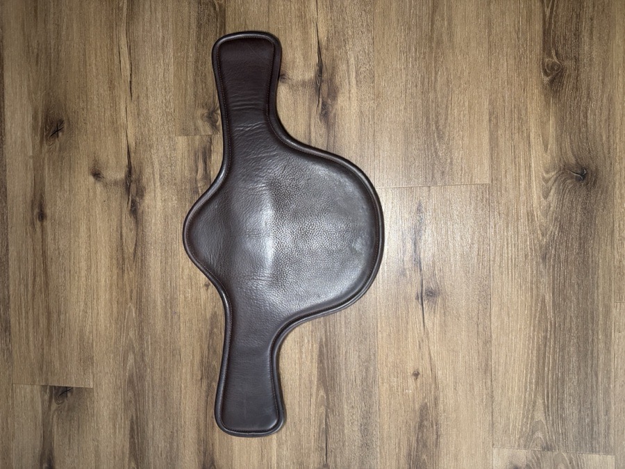 Equipe Short Stud Girth for Monoflap Saddles. Size 55/22