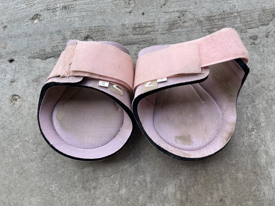Cob pink hind boots