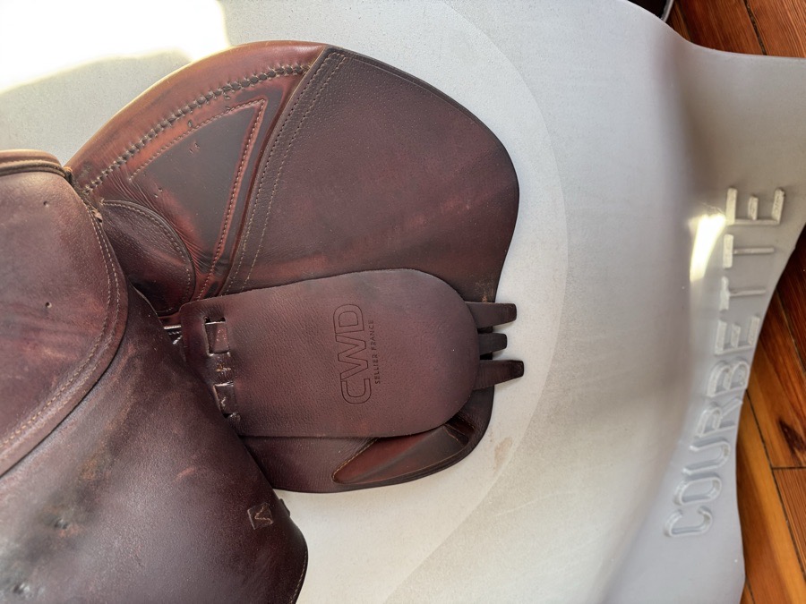 17.5” 2008 CWD SE01 Saddle - 3L - Grain / Calf