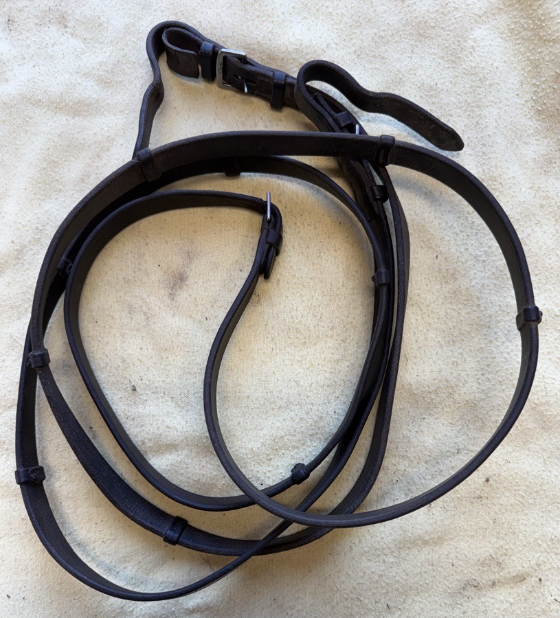 54” black flat leather reins with hand stops
