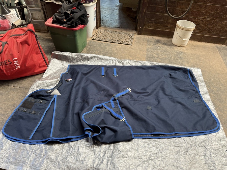 SCHNEIDER'S SADDLERY Rain Blanket & Sheets Horse