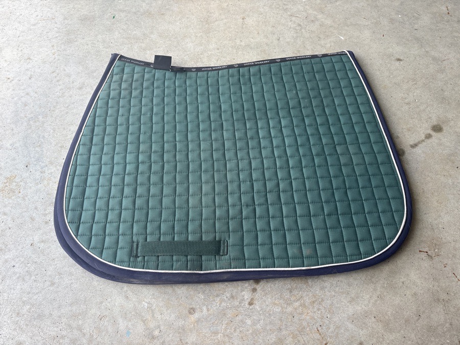 DS contour piped mesh spine all-purpose saddle pad