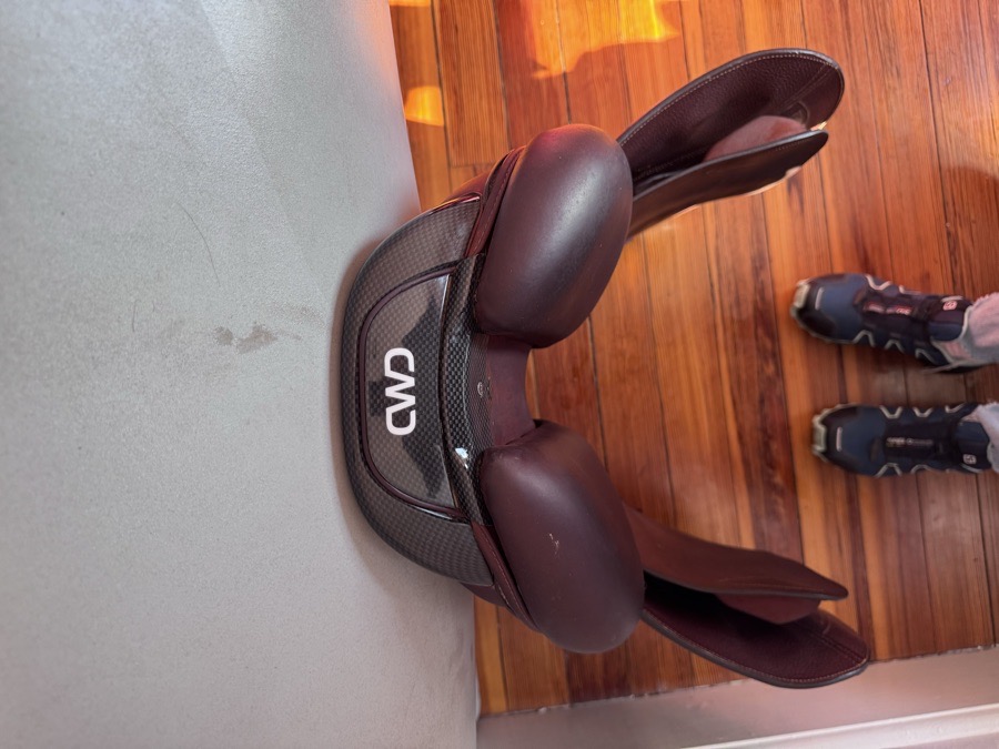 18” 2022 CWD SE26 2Gs Saddle - 2C - Full Buffalo - LIKE NEW!