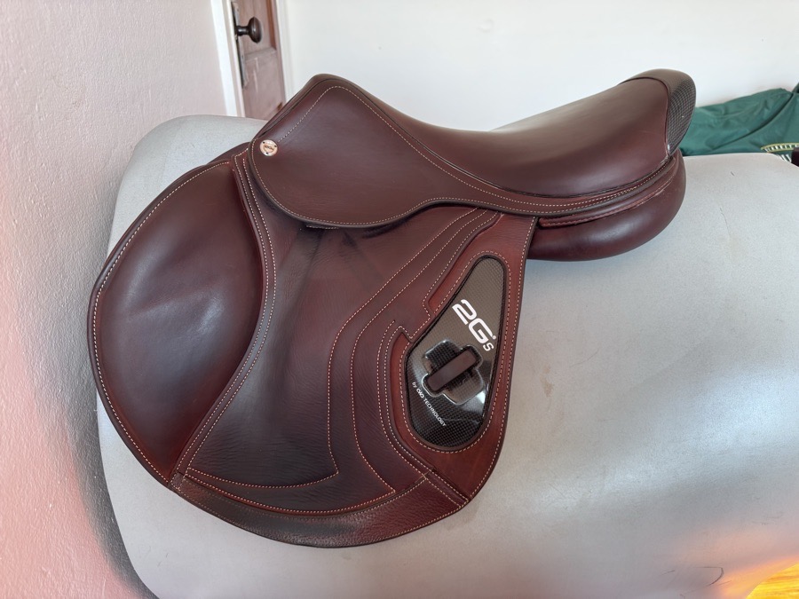 18” 2022 CWD SE26 2Gs Saddle - 2C - Full Buffalo - LIKE NEW!