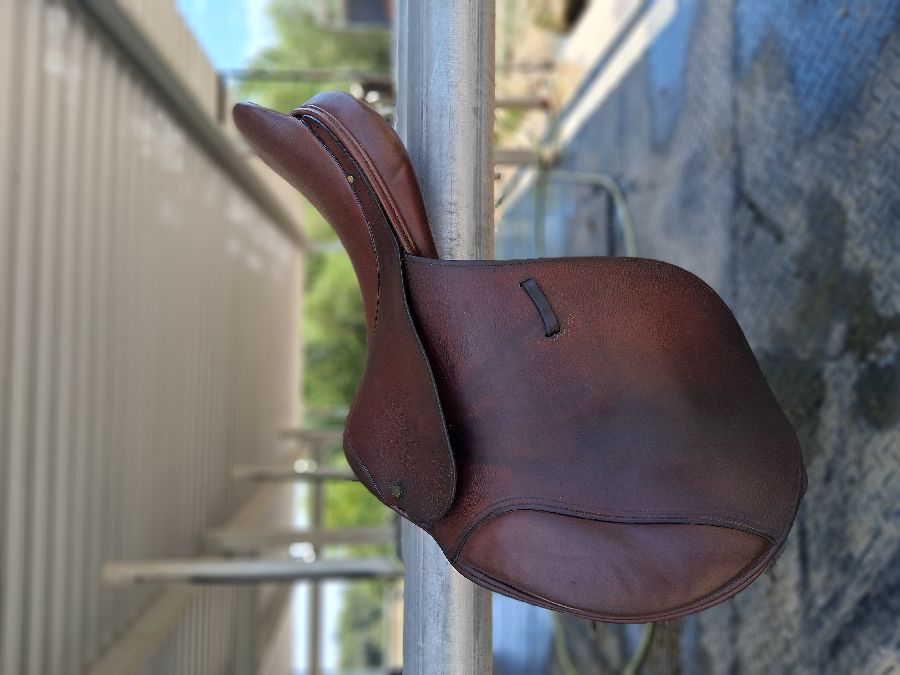 17" M Crosby Equilibrium Jump Saddle
