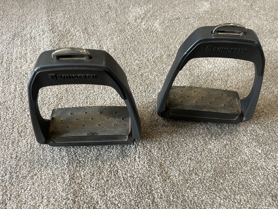 Winderen Wide Bed Stirrup Irons - 5.25”