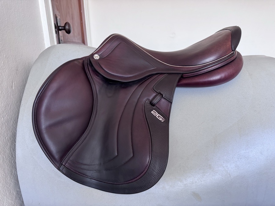 17.5” 2024 CWD SE31 Mademoiselle 2Gs PRO Saddle - 2C - Full Buffalo