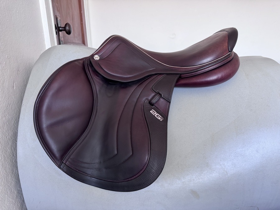 17.5” 2024 CWD SE31 Mademoiselle 2Gs PRO Saddle - 2C - Full Buffalo
