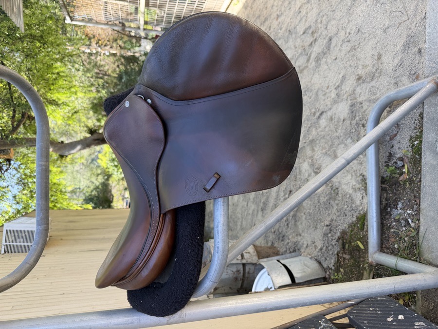 17” 2AA Devoucoux Biarritz Saddle