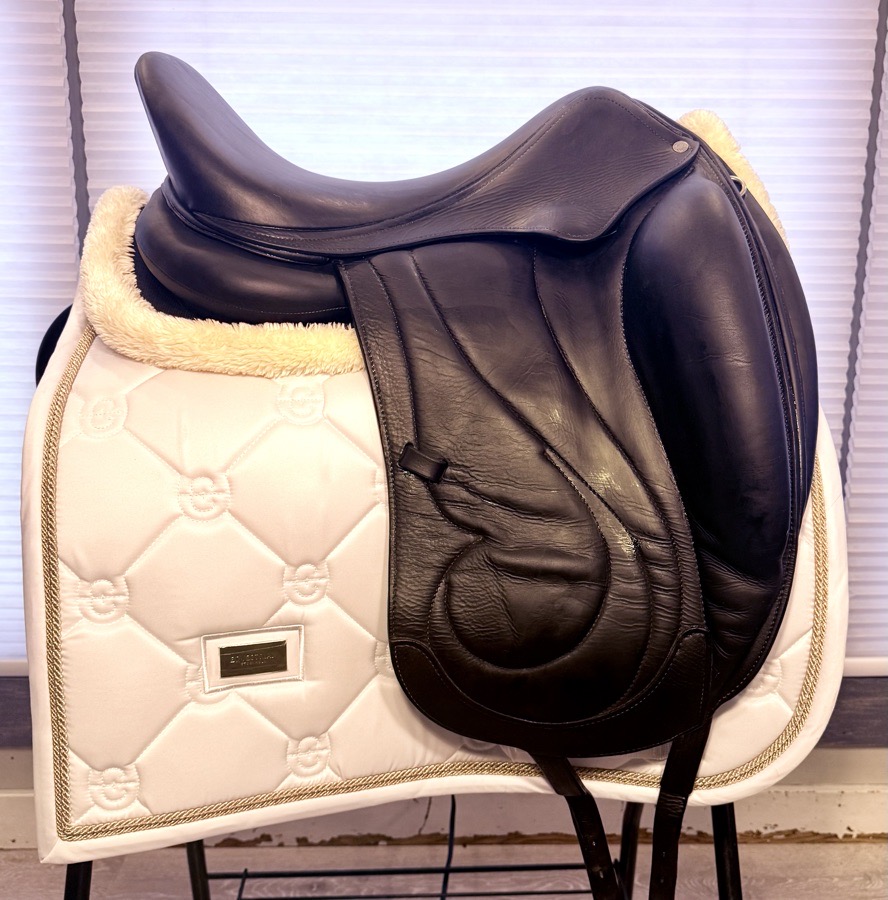 2020 Antares Cadence 18” Dressage Saddle FULL BUFFALO Leather 