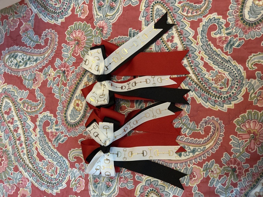 Kids show bows