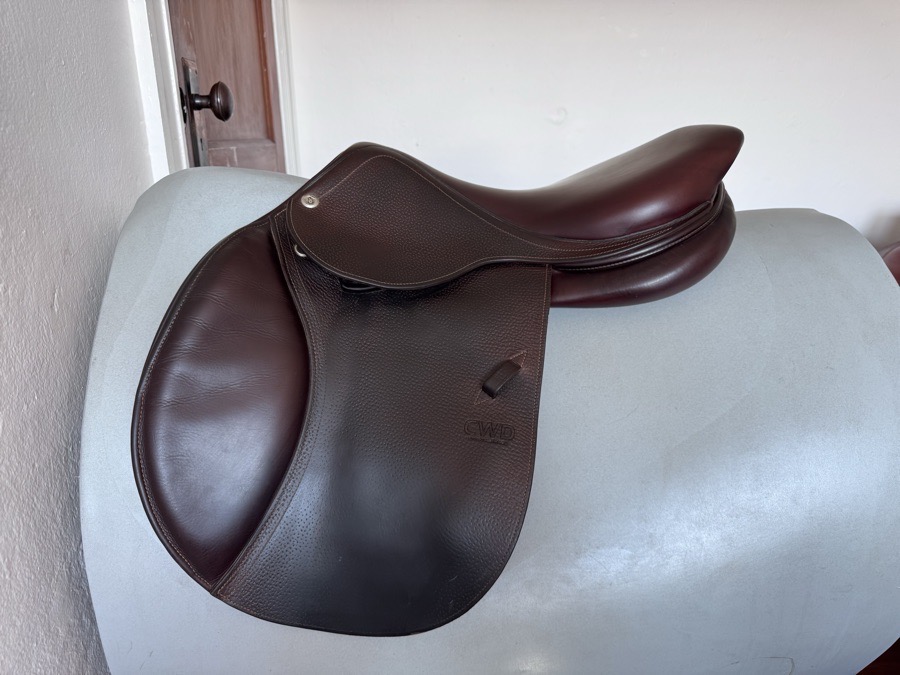 17.5” CWD SE03 CC Saddle - 2016 - 2L - Grained Buffalo