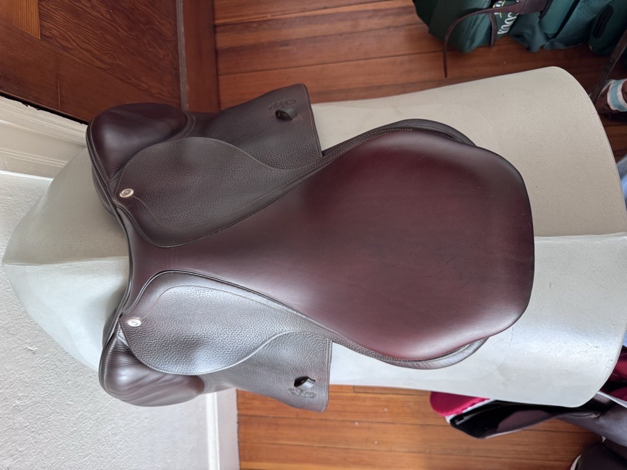 17.5” CWD SE03 CC Saddle - 2016 - 2L - Grained Buffalo