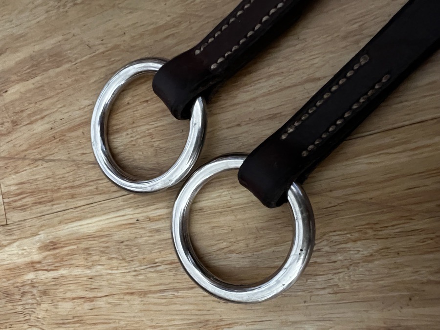 Running martingale attachment