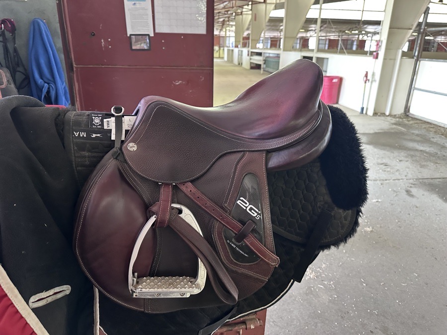 2020 CWD SE25 English Saddle – 17.5” Seat, 2C Flap – Excellent Condition