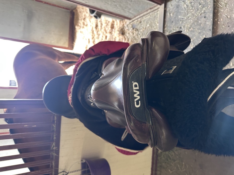 2020 CWD SE25 English Saddle – 17.5” Seat, 2C Flap – Excellent Condition