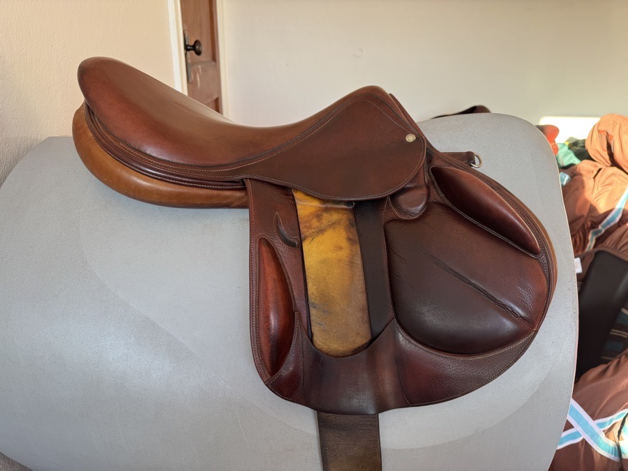 18.5” Devoucoux Ioldy Monoflap XC Saddle - 1AA