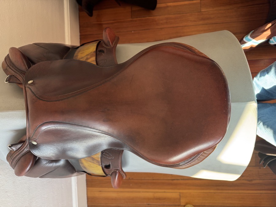 18.5” Devoucoux Ioldy Monoflap XC Saddle - 1AA