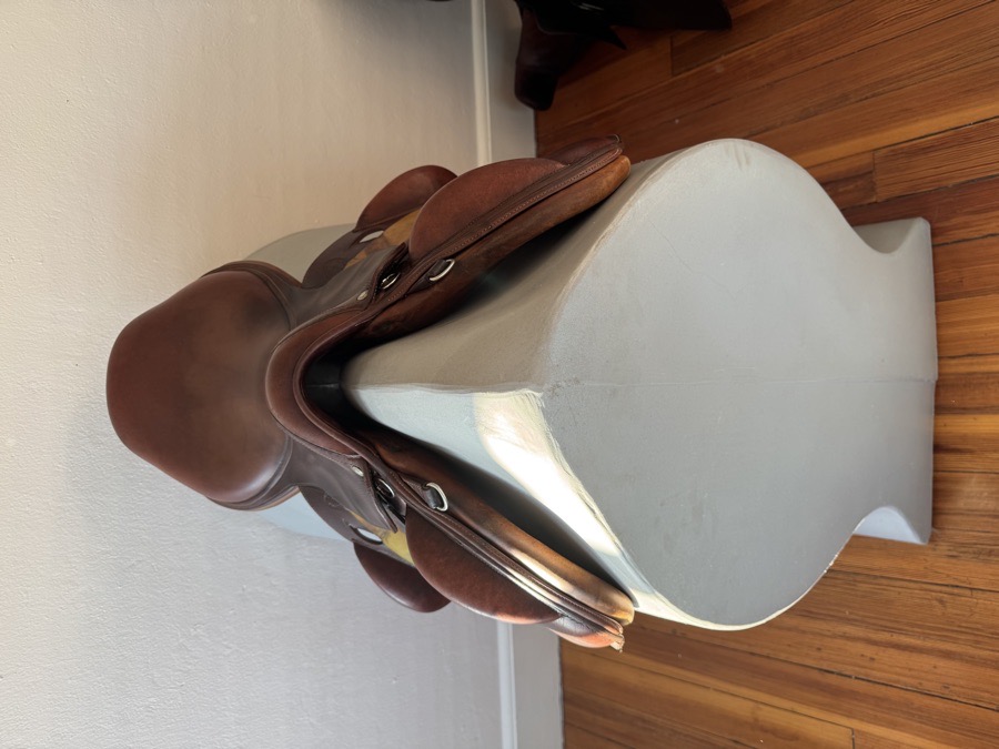 18.5” Devoucoux Ioldy Monoflap XC Saddle - 1AA